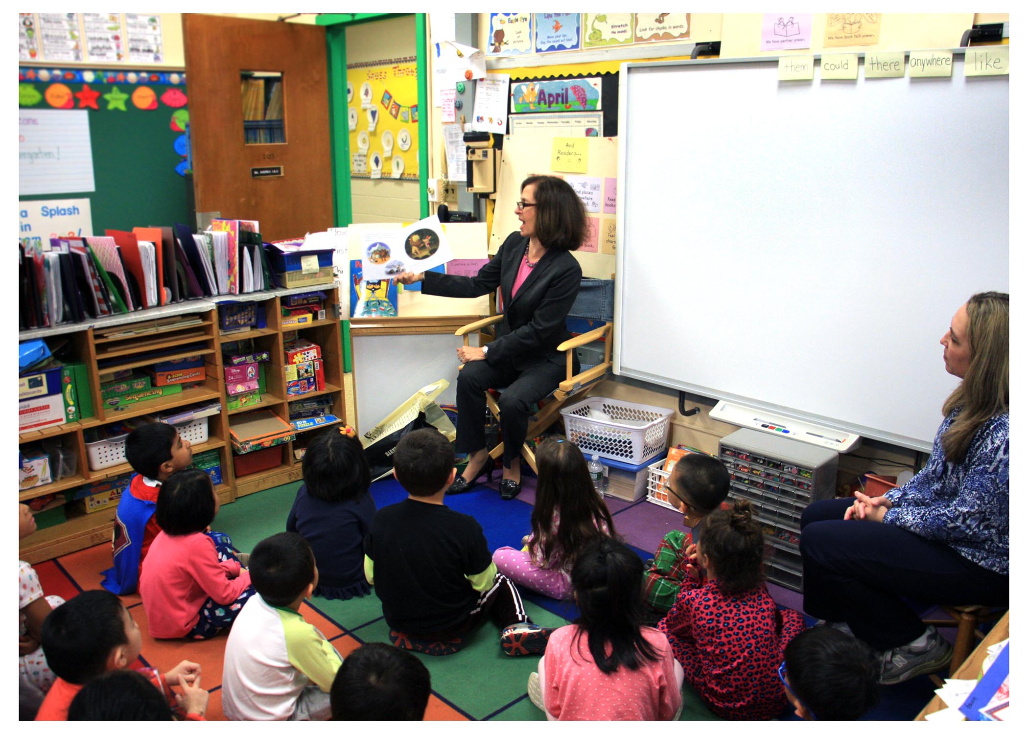 Legislator Ellen W. Birnbaum reads a book to Ms. Lilli’s class in her Parkville School classroom. 