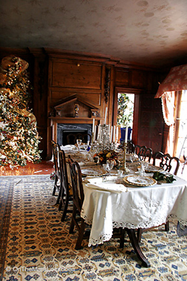 Dining room set for Christmas